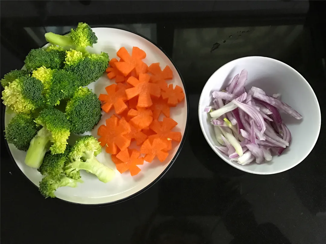 美食做法：洋葱肥牛盖饭，鲜香嫩滑，在家自己几块钱就搞定 第5张