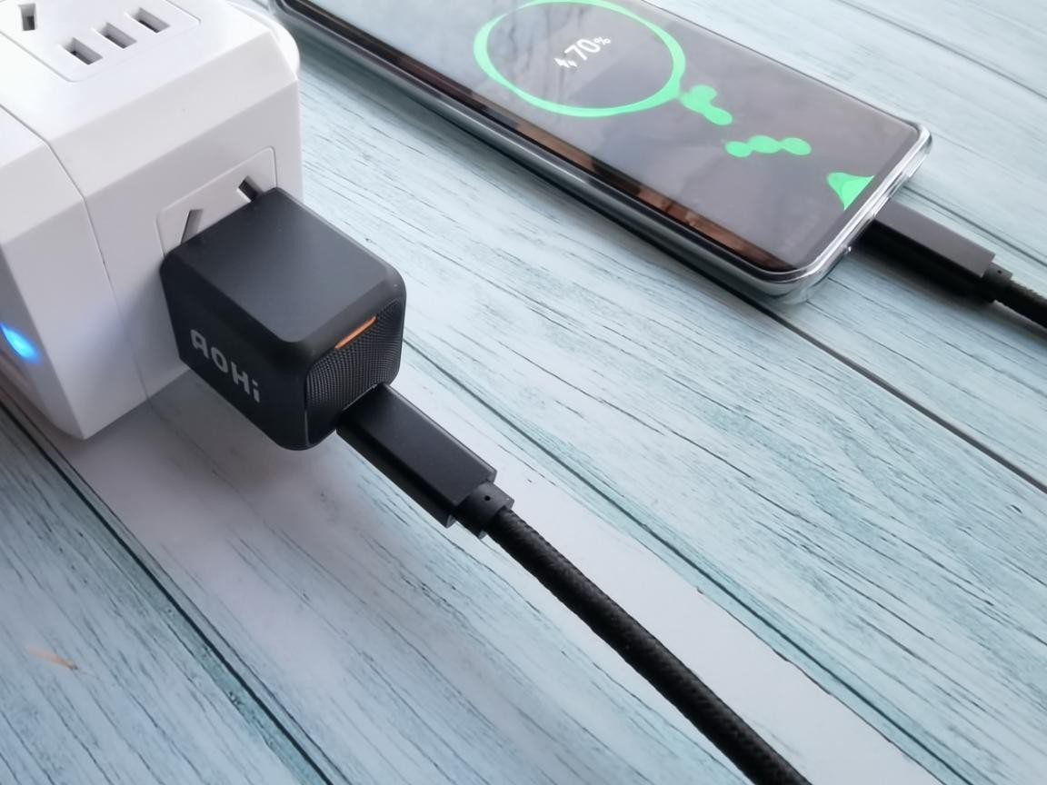 AOHI30W充电头上手体验——手机、平板、笔记本都能充