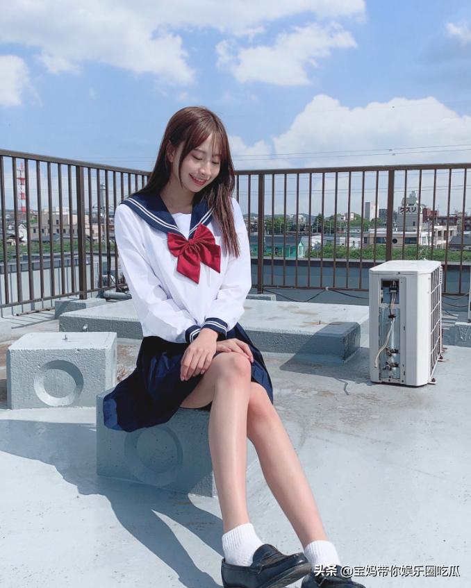 Japanese Girl With Beautiful Legs Longer Than The Equator Relying On