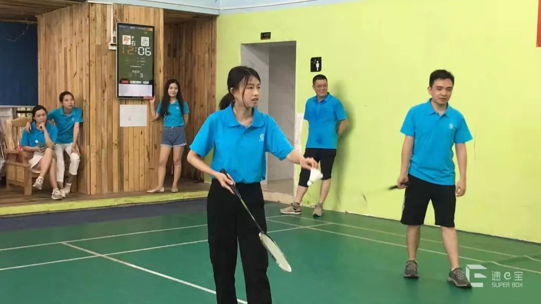 随时随地保持形象，发球接球必须美美哒