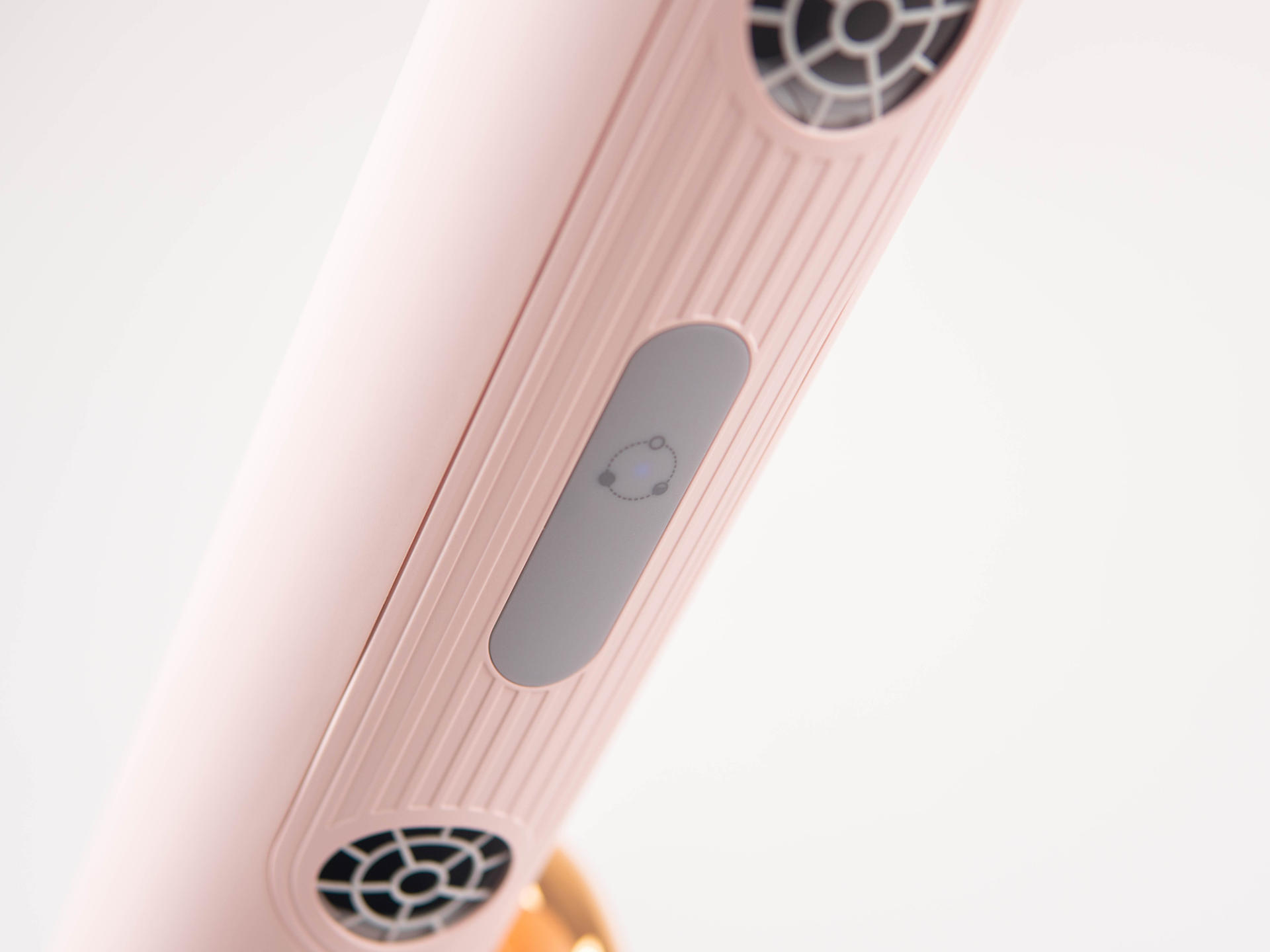 颠覆传统吹发方式，品仕乐立式吹风机解放双手吹发更舒适