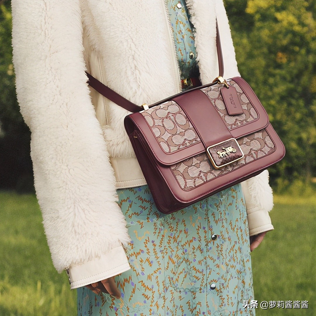 coach alie shoulder bolsa in signature jacquard