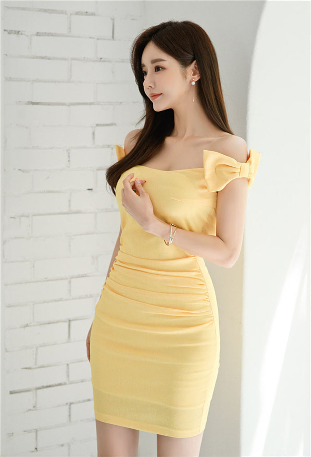 孙允珠丨蜂蝶醉影柠檬鲜黄抹胸晚礼裙