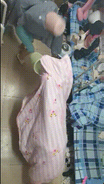沙雕爆笑动图：本来是练凌波微步，现在看来应该练葵花宝典了